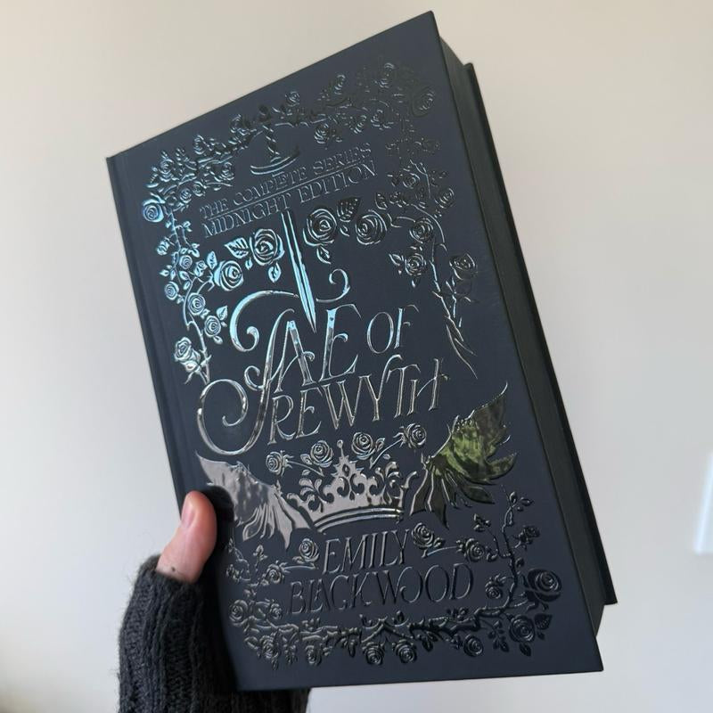 Midnight Edition Fae of Rewyth Omnibus – Limited Black Gloss Collector’s Book (Scratch & Dent)