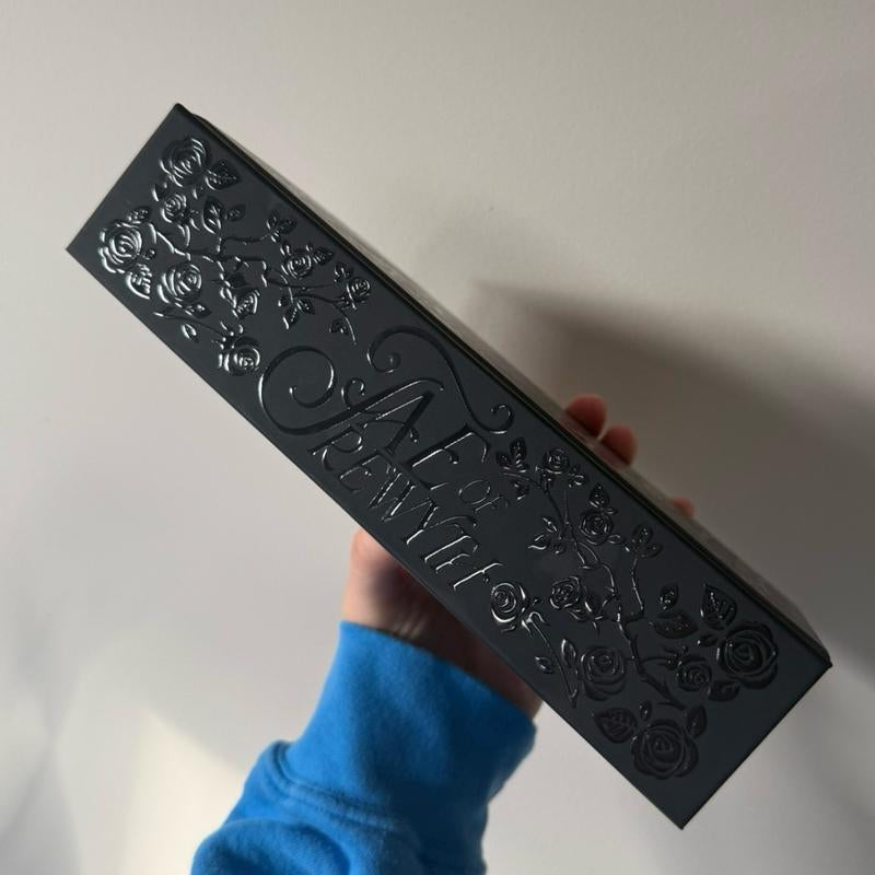 Midnight Edition Fae of Rewyth Omnibus – Limited Black Gloss Collector’s Book (Scratch & Dent)